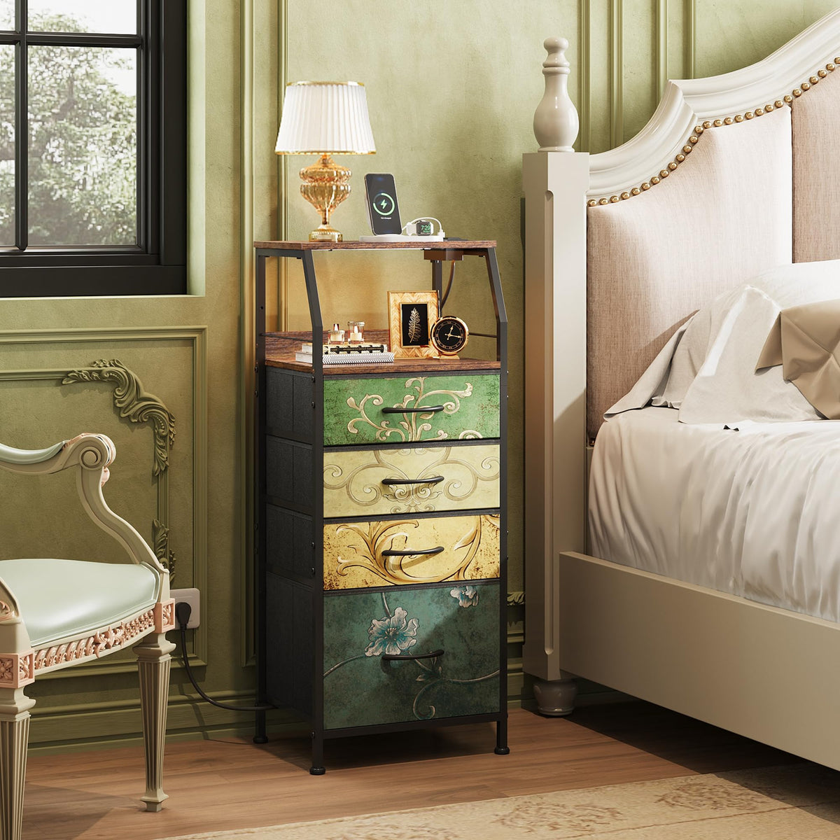 4 Drawer Dresser with Charging Station and Led Light K1067